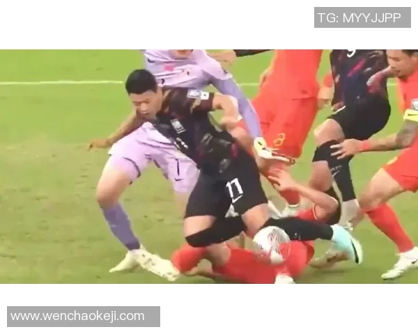 足球场上的冲突与争议足球踹裁判事件引发的深思与讨论